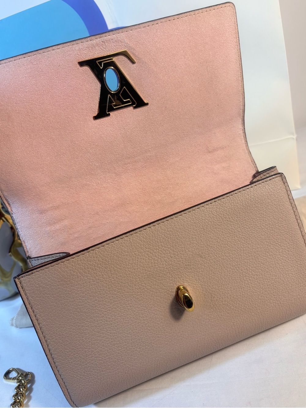 Gorgeous Louis Vuitton Lockme Greige Sold - Picture 8 of 16
